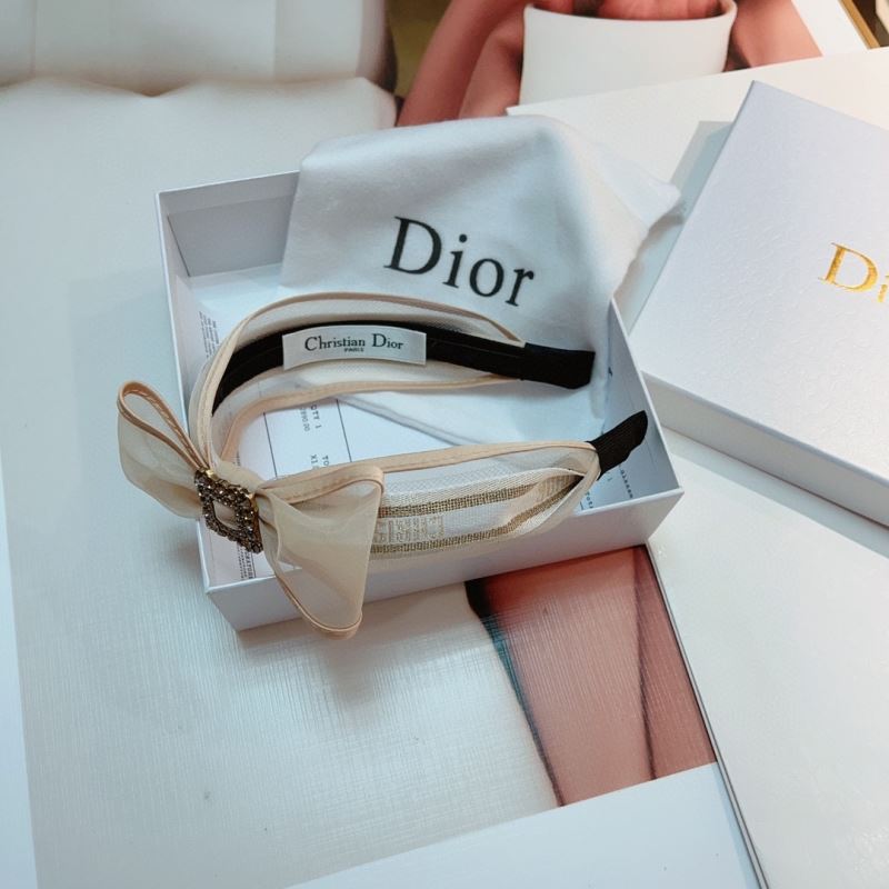 CHRISTIAN DIOR